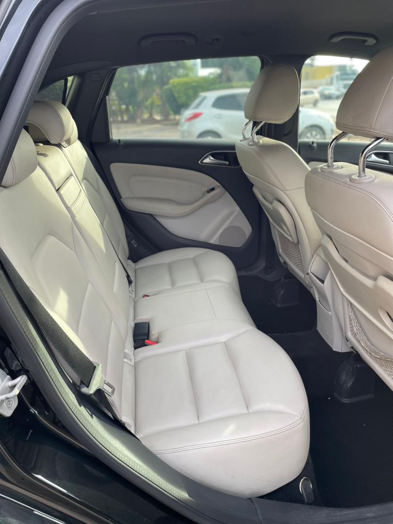 Mercedes Benz B180 Engine Bay